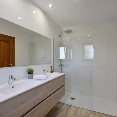 Moderne Mit Privatem Pool In * Crestatx