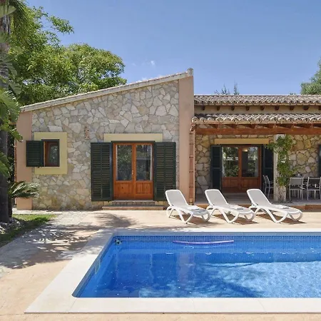 Moderne Mit Privatem Pool In *